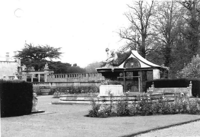 1.59.16 Garden walls, fountains, Summer Houses and other ornaments, Welbeck Abbey, Welbeck, 1984.