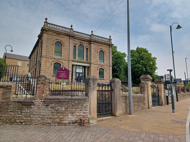 2.1.124. Boundary Wall and Gates at Bridge Street Methodist Church. Bridge Street. Mansfield.20.07.2022 (1)